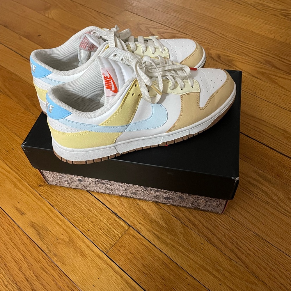 Nike Dunk Low Next Nature
Soft Yellow Alabaster (Women's)